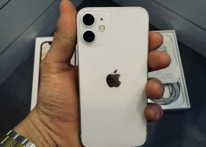 Эра компактных флагманов: почему iPhone 12 mini остается уникальным устройством для удобного хвата